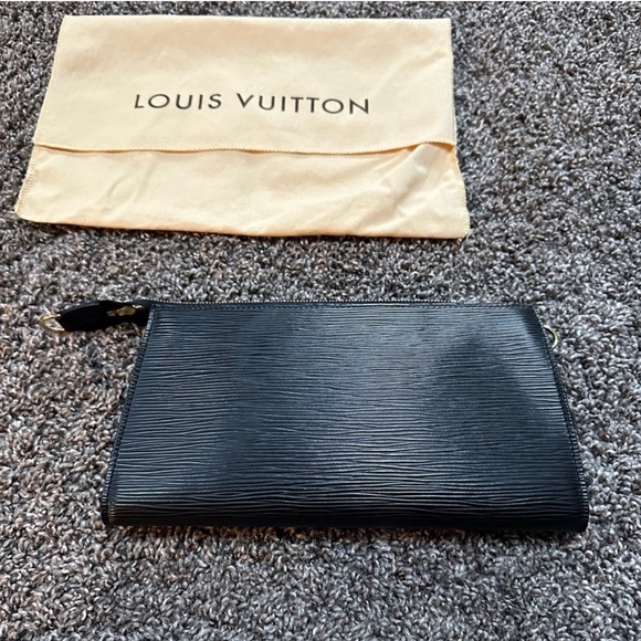 Authentic Louis Vuitton Pochette Accessories Epi Leather - Picture 2 of 16